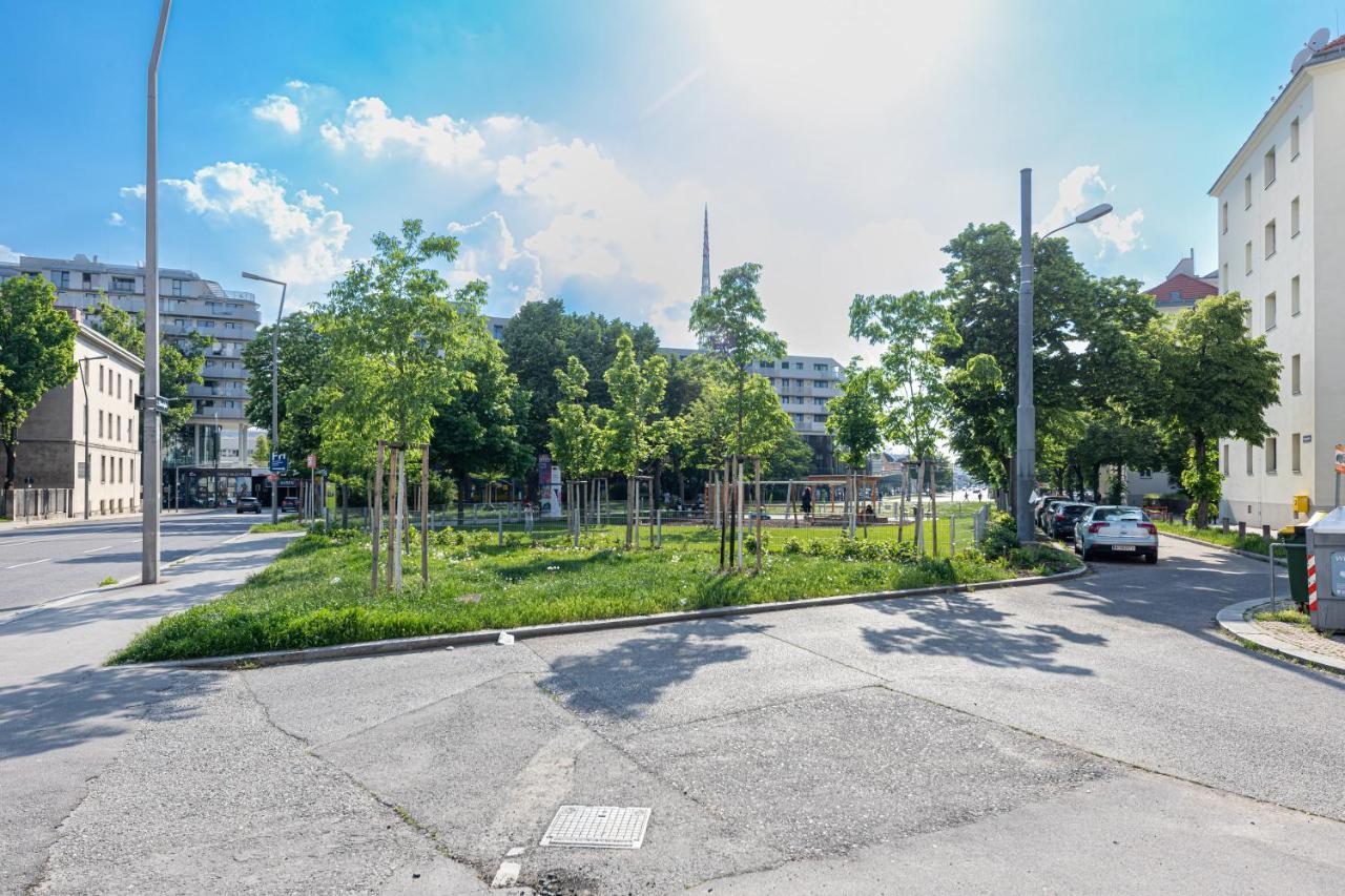 Premium Close To Metro U2 & Congress Center Apartment