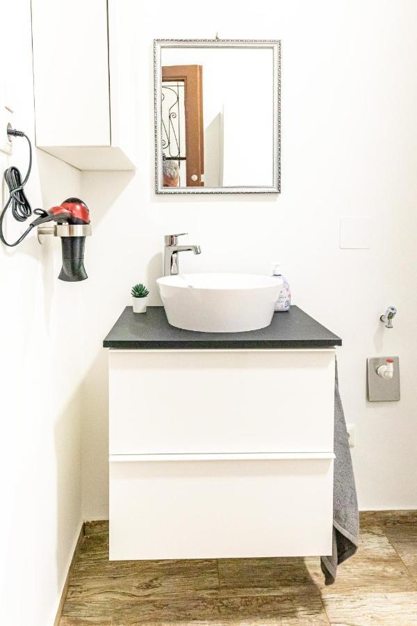 Premium Close To Metro U2 & Congress Center Apartment *